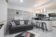 Amazing 3 Bdrs and Garden Place du Pin Parking ! Amazing 3 Bdrs and Garden Place du Pin Parking !