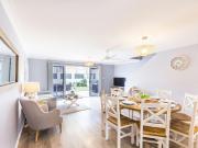 Kristie Court 3, 7 Weatherly Close with air con and close to the beach