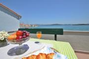 Apartments Denko - right on the beach