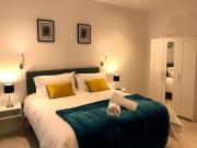 Maplewood luxurious one-bed flat with free parking