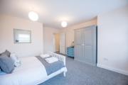 Top Leiston
