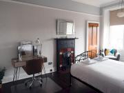 Beautiful, traditional 2 bed flat w free parking - Pass the Keys