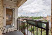 Bright Modern One-Bed with Stunning View of Thames Bright Modern One-Bed with Stunning View of Thames
