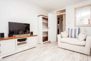Modern and Spacious Central 1 Bedroom Apartment with Balcony