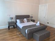 WEST END - Stunning, spacious, 3 bedroom, main door flat with private parking