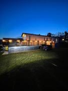 Eagles View - 2 bed hot tub lodge with free golf, NO BUGGY