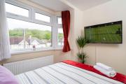 F4 Modern Double Room (Sandycroft Guest House)