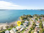 Pelican Sands 2 fantastic waterfront unit with pool and air conditioning