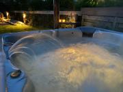 "ZeeLandZon" Holiday home by the lake with Jacuzzi and Sauna