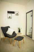 Apartman Gulliver in the center, 10 meters from the sea with private parking in natural shade