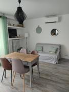 Appartement climatisé avec balcon,wifi, proche remparts
