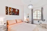 GuestHost - Sanremo Flat with Private Parking and NETFLIX