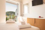 Top Himare