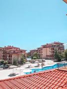 SUNNY Star Dreams CONDO w PRIME LOCATION, POOL, SEA VIEW