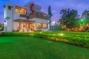StayVistas Fairfield Villa - A green lawn and charming orchard await your retreat