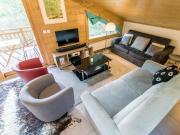 Modern 3 Bed Penthouse Apartment, Balcony & Garage, Close to Village & Ski Bus