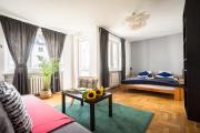 oompH Warsaw Central 3-bedroom Flat