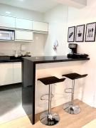 1103- Apartamento Encantador, amplo e decorado, mobiliario moderno, cozinha completa com utensílios , Excelente vista da cidade e localização privelegiada no bairro Bigorrilho