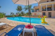 Exceptional Large Villa, FREE HEATED Pool 1 NOV - 15 JAN, Privacy,Prime Location