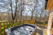 Thistle Lodge 19 with Hot Tub