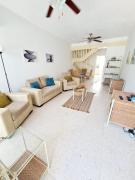 2 bedroom townhouse, close to Paphos harbour, use of onsite facilities