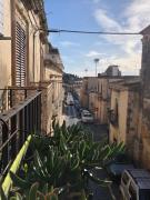 Top Noto