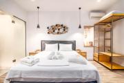 Curcumelli Luxury Suites - Portoni 2