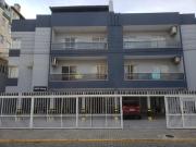 Apto 2 quartos no centro de Bombinhas, 130 metros praia