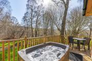 Thistle Lodge 18 with Hot Tub