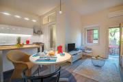SNUG APARTMENT WITH PRIVATE COURTYARD M0270422677
