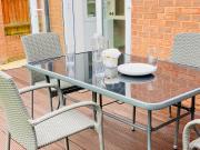 FURNISHED 3 BEDROOM HOUSE, SLEEPS 6, FREE PARKING, Near NEC