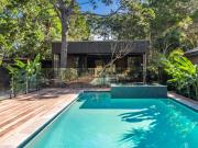 Tallowood - luxury beach house with pool & studio