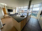 City Centre 2-Bed Apartment Parking Jacuzzi Bath
