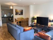 Aisiki Stays Apartments at Queensbury, Ground Floor 2 Bedrooms & 2 Bathrooms with King or Twin beds with Front Porch and FREE Wi-Fi & PARKING Aisiki Stays Apartments at Queensbury, Ground Floor 2 Bedrooms & 2 Bathrooms with King or Twin beds with Front Porch and FREE Wi-Fi & PARKING