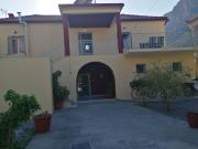 Sunny cozy House with grand courtyard