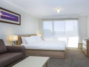 Cascades 3 - Studio Apartment l Free WiFi l Central Location l Bath