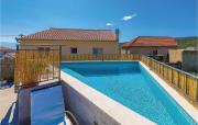Four-Bedroom Holiday Home In Slatine