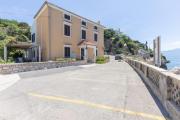 Studio Apartment Alina with Sea View