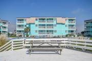 Coastal Condo with Public Atlantic Beach Access