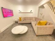 4 Bed house sleeps 8 next to Chatham station and Chatham city centre 4 Bed house sleeps 8 next to Chatham station and Chatham city centre