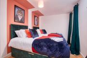 The Sleek Nottingham Gem with Balcony - Sleeps 6