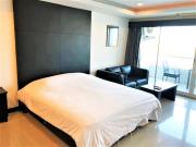 Platinum Suites, Thepprasit Road - large top floor studio