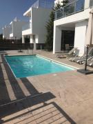 Coral Bay Villa 4, walking distance to Coral Bay