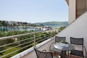 Apartment in Seget Vranjica with sea view, balcony, air conditioning, WiFi 5052-3