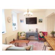 St Ives apartment private parking with garden 10 minute walktown and beach