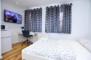 Fabulous Room with en-suite bathroom and shared kitchen Fabulous Room with en-suite bathroom and shared kitchen