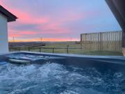 NEW! Country boutique escape . HOT TUB