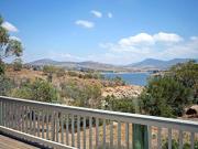 Snowgums on the Lake - Charming 4BR Home l Amazing Lake Views l Balcony