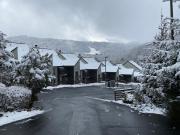 Two bedroom mountain condo, 2 minutes from ski resort, pool and clubhouse onsite !