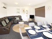 Silvertrees 5 - Central 3BR Townhouse l Lake Views l Spa l BBQ l WiFi